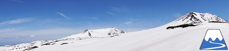 大雪山旭岳ロープウェイスキー場 残雪の北海道最高峰に今季最後のシュプールを…。